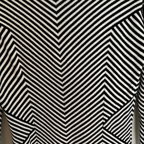 Cynthia Rowley chevron black and white sweater dress Size Small - Picture 5 of 5